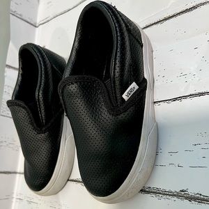 Toddler size 7 unisex Black vans